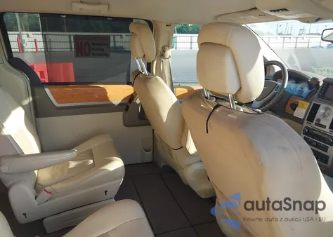 2010 Chrysler Town & Country New Limited из США, поврежденный, VIN 2A4RR7DX6AR321958